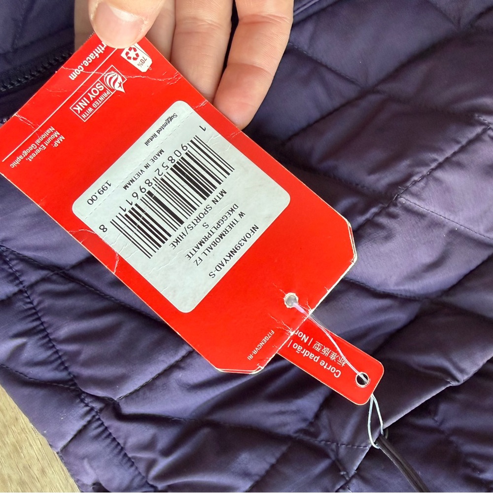 The North Face Women's Deep Purple Puffer Jacket - Picture 2 of 4